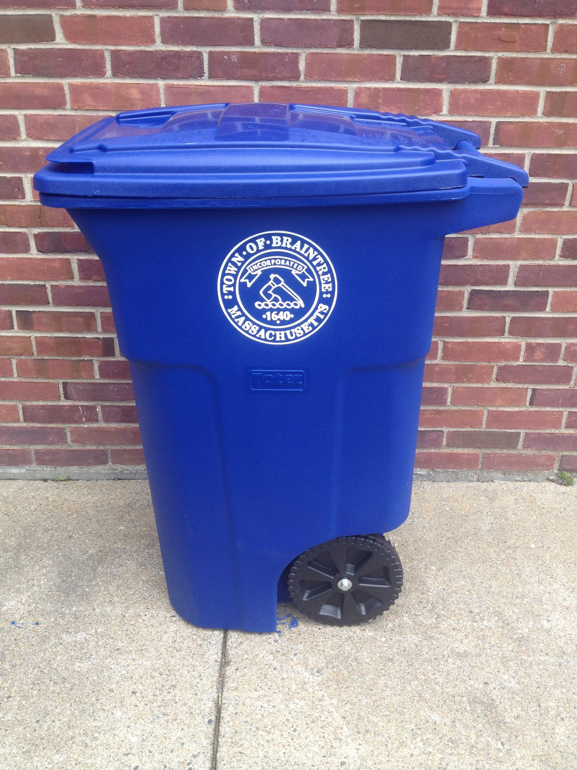 Braintree trash cart